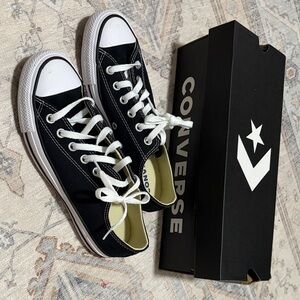 Converse Black and White Low Top Canvas Sneakers NIB 8 women